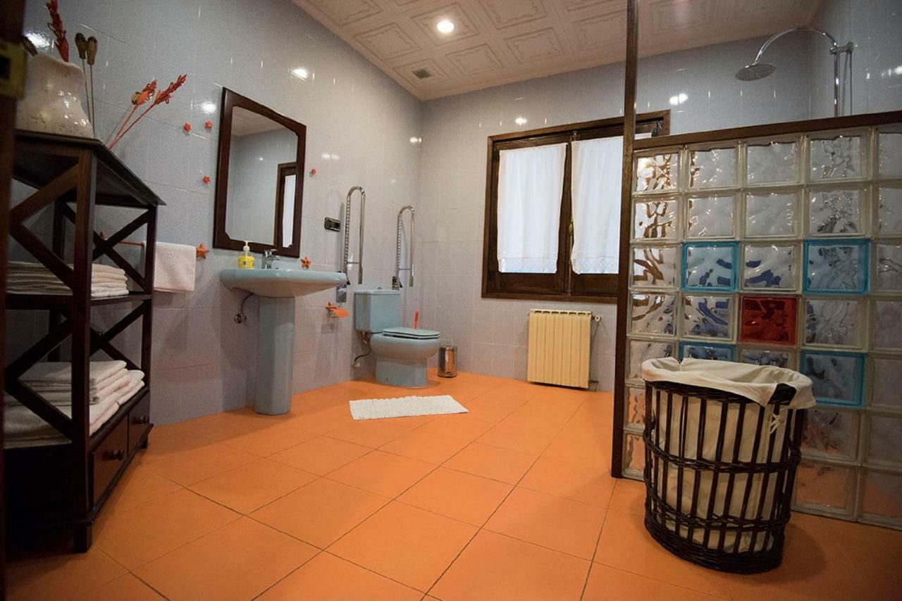 Maria La Carbayeda Guest House Luanco Bagian luar foto