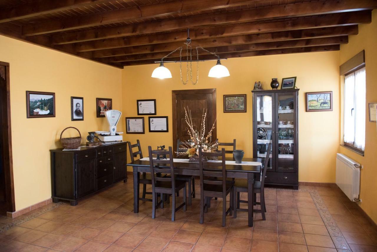 Maria La Carbayeda Guest House Luanco Bagian luar foto