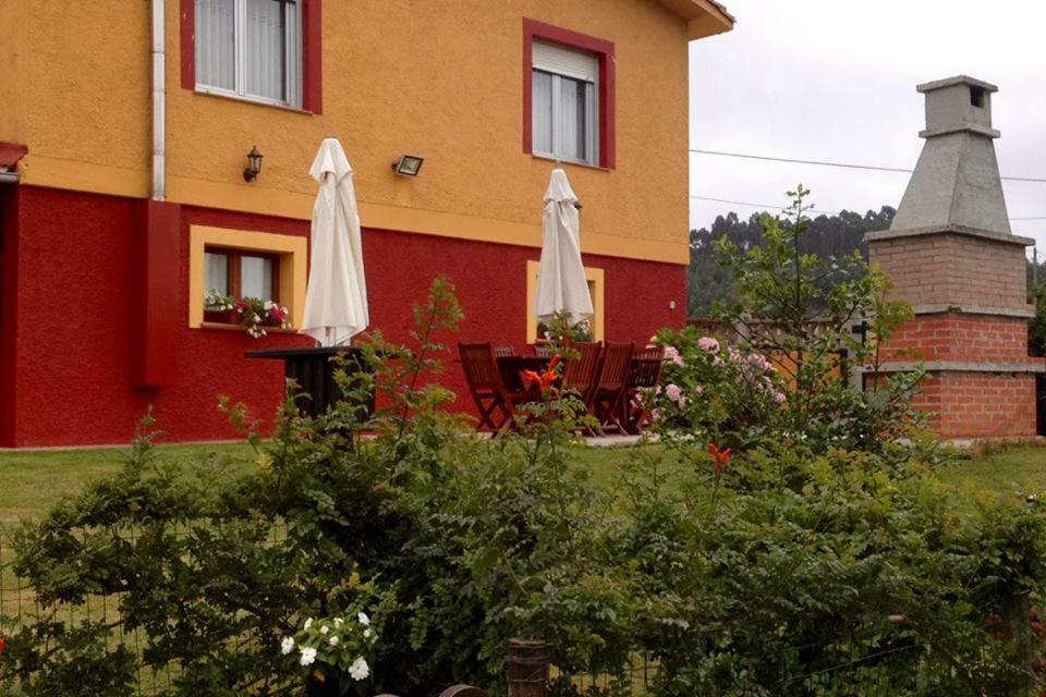 Maria La Carbayeda Guest House Luanco Bagian luar foto